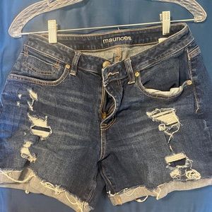 Maurice’s distressed denim shorts size 4